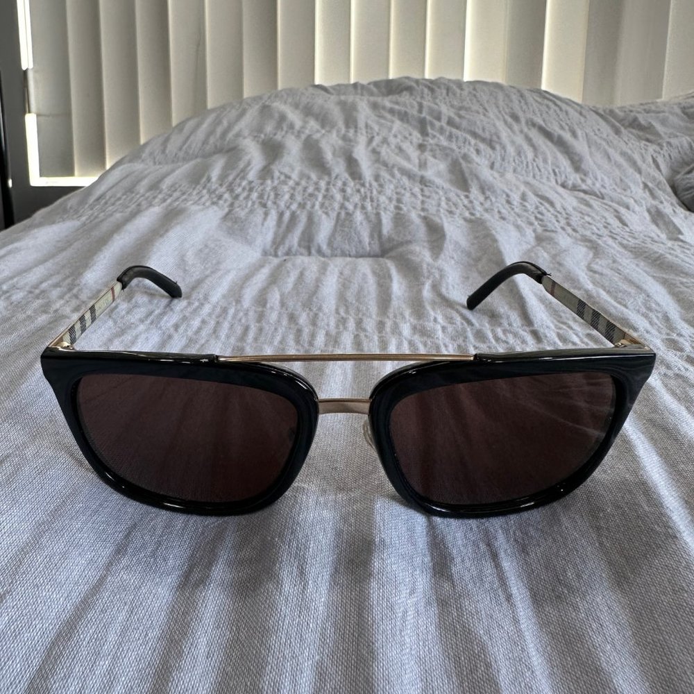 Burberry Sunglasses Made in Italy B4167Q